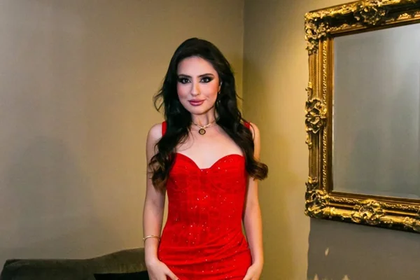 Nanda Miziara celebra aniversário com festa em grande estilo