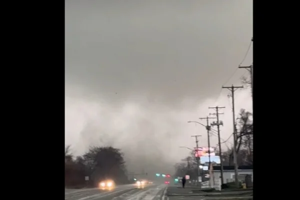 Tornado deixa ao menos dois mortos em Indiana, nos EUA