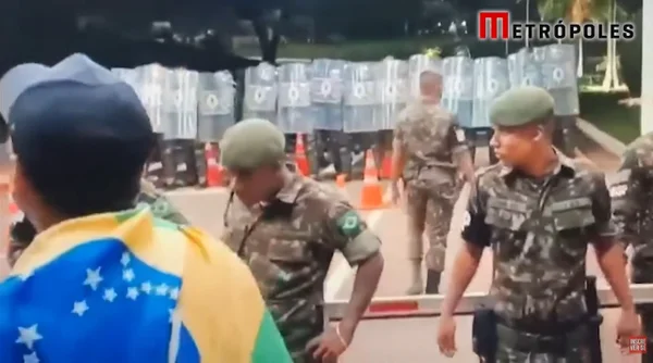 Bolsonaristas tentam invadir casa de generais