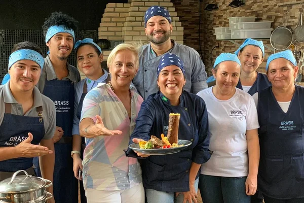 Comida de Verdade: Mara Alcamim visita o Brasis