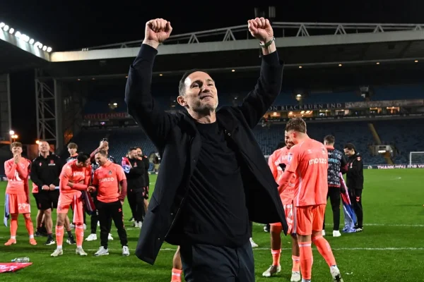Equipe treinada por Frank Lampard volta à Premier League após 25 anos