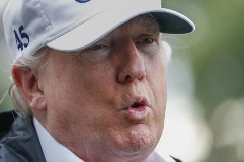Trump critica terrorismo em Londres, Theresa May rebate