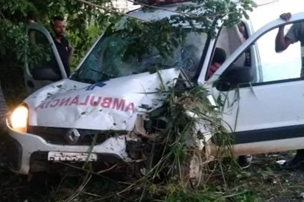 Gestante em trabalho de parto perde bebê após acidente com ambulância na BA