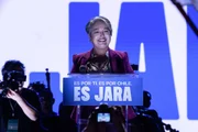 Jeannette Jara, favorita nas eleições chilenas Jeannette Jara, favorita nas eleições chilenas