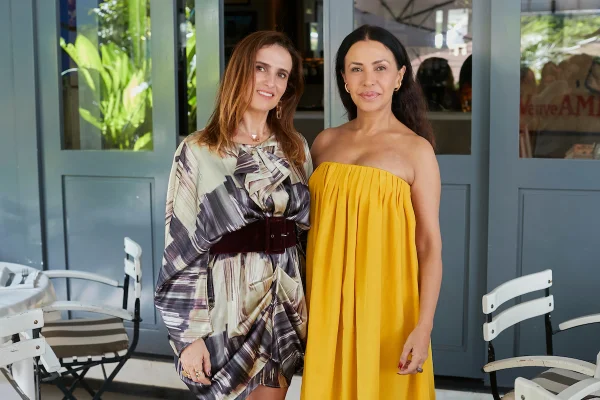 Grupo 5ª Série B brinda a vida de Claudia Meireles e Helga Carvalho