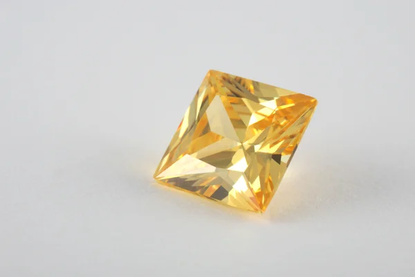 Diamante amarelo de 158 quilates formado há 2 bilhões de anos é encontrado