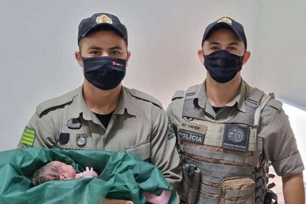 bebÊ nasce dentro de viatura da pmgo no entorno do df