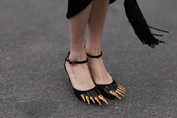 sapatos calçados que imitam os pés formato dos dedos - metrópoles