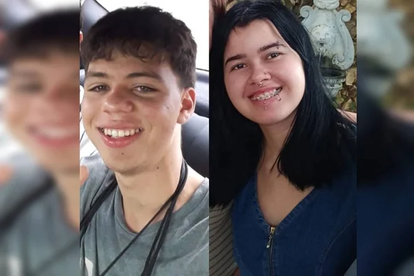 Jovem homem branco de cabelo curto e cabelos claros ao lado de adolescente mulher branca de cabelo preto e pirceng no nariiz