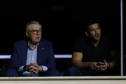 Carlo Ancelotti ao lado de Samir Xaud, presidente da CBF