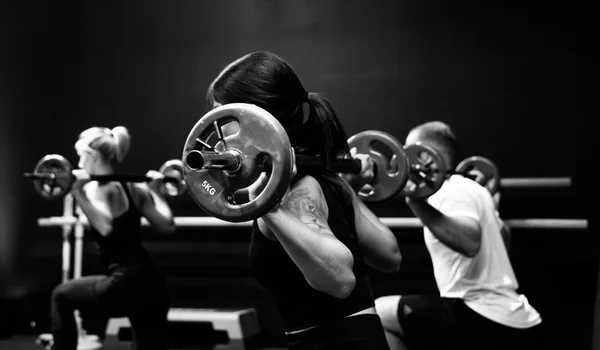 Qual exercício fazer primeiro: aeróbico ou musculação?