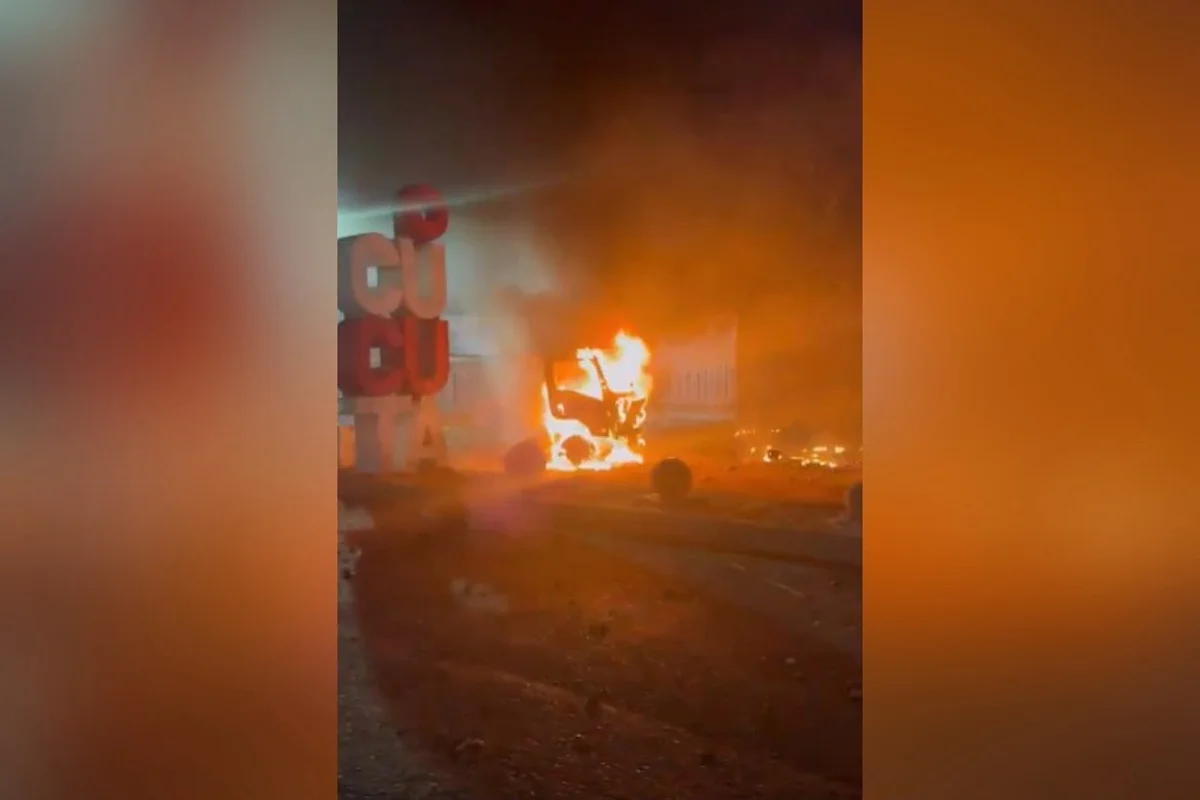 Carro-bomba explode em Cúcuta e deixa 11 feridos na Colômbia - imagem 1 Carro-bomba explode em Cúcuta e deixa 11 feridos na Colômbia - imagem 1