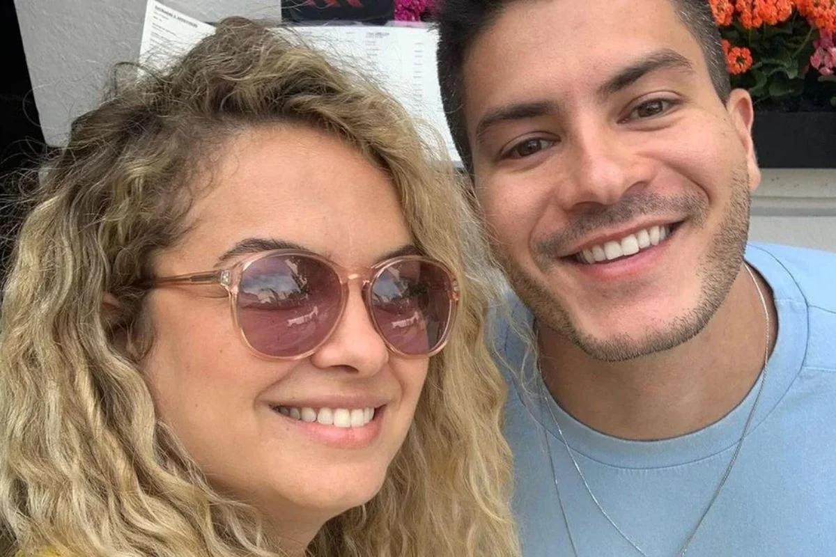 Arthur Aguiar e Lua Blanco viveram um par romântico na versão brasileira de Rebelde e namoraram entre 2011 e 2012 Arthur Aguiar e Lua Blanco viveram um par romântico na versão brasileira de Rebelde e namoraram entre 2011 e 2012