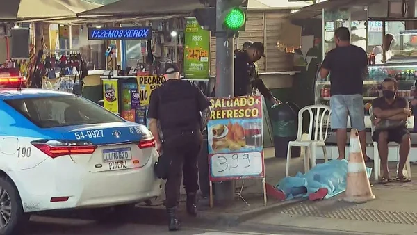 Mulher morre em ponto de ônibus e corpo só é recolhido 14 horas depois