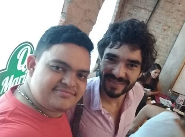Caio Blat comemora aniversário de 16 anos do filho mais velho