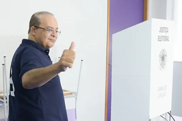 Ibaneis abre campanha de 2º turno com ataque e em busca de aliados