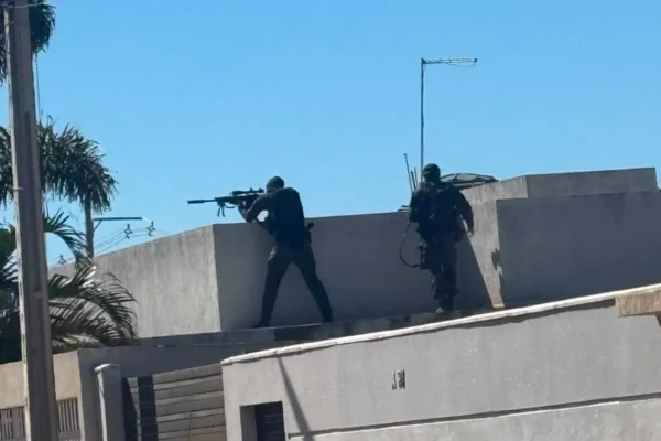 Snipers e negociadores da DOE cercaram suspeito de matar casal no DF
