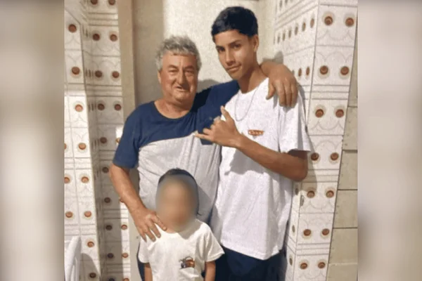 Homem é morto pelo vizinho após defender o filho chamado de "noia"