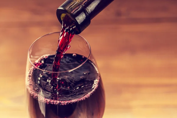 Nem só de vinho branco vive o verão. Sommelier dá opções refrescantes para o calor