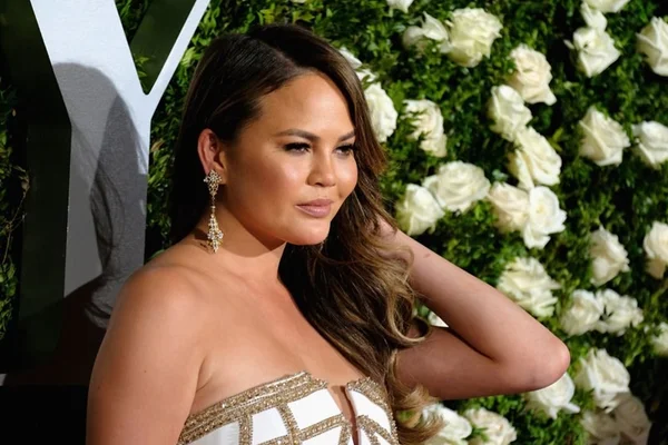 Chrissy Teigen revela crise de ciúmes por clipe de John Legend