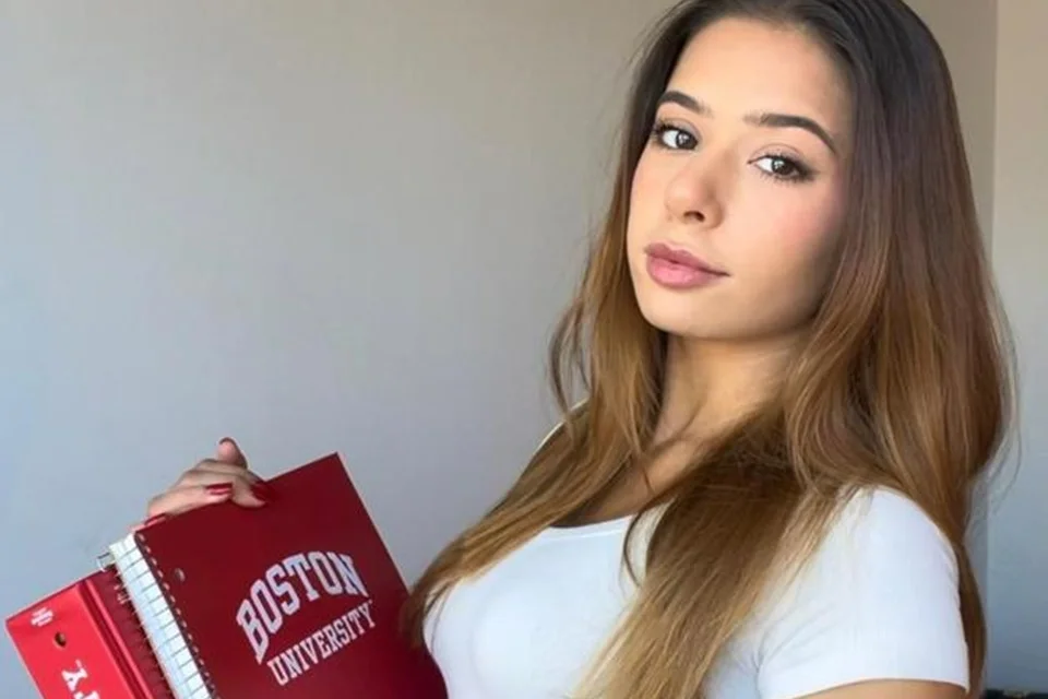 Cantora dinamarquesa Emilia Pedersen investe na faculdade de medicina Cantora dinamarquesa Emilia Pedersen investe na faculdade de medicina