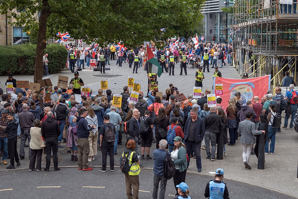 inglaterra-2-1 Londres: protestos contra hotéis de imigrantes terminam em confronto