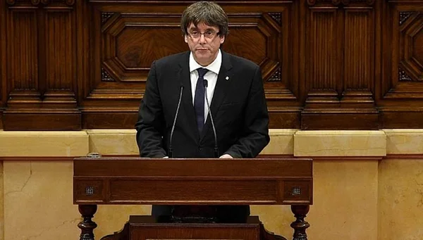 Catalunha desafia Espanha e declara independência