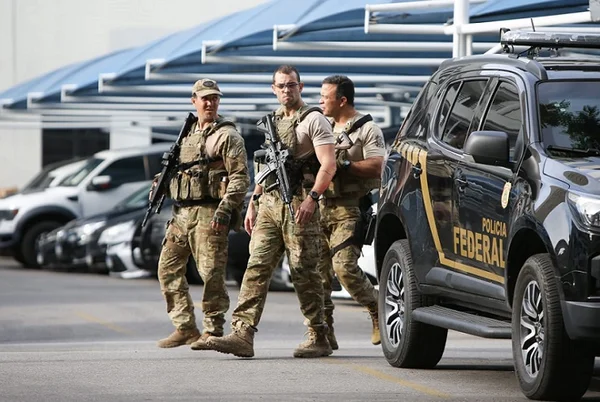 Agentes da Polícia Federal do Rio de Janeiro fazem operação em vários pontos da cidade e do estado do RJ.Operação é contra os desvios de verbas na Saúde do RJ