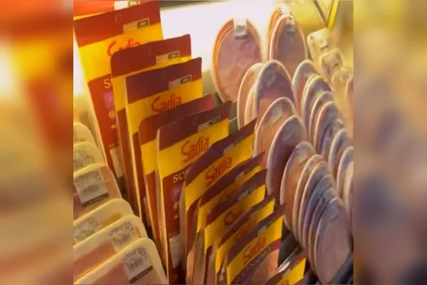 Cliente flagra produtos vencidos em padaria que sonegou R$ 15 milhões