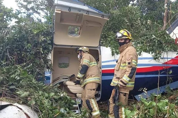 Avião cai no DF