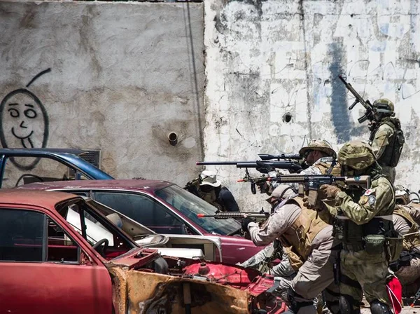 Competição de Airsoft transforma Ceilândia em cenário de guerra