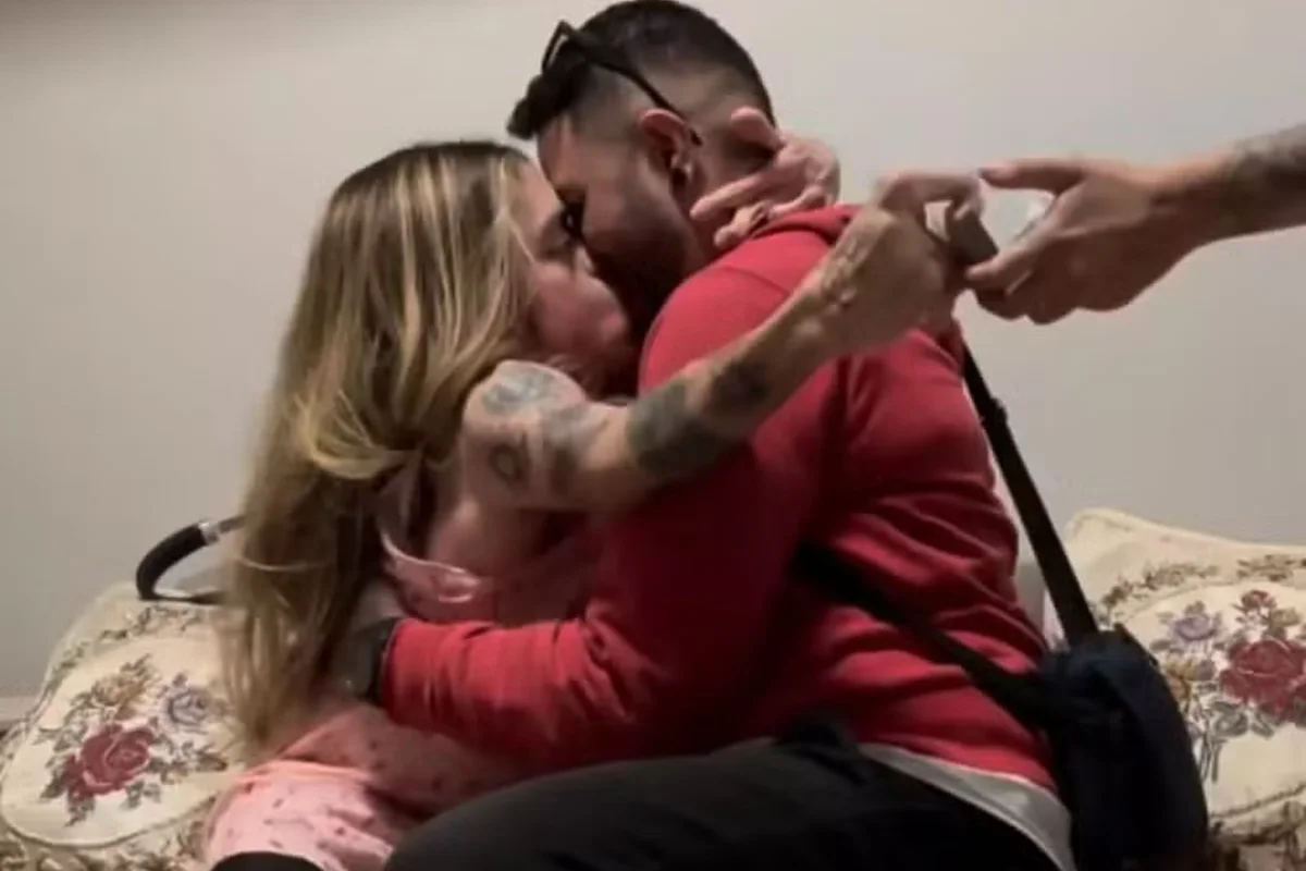 Leandrinha e Izacc Medeiros trocam beijos nas redes sociais Leandrinha e Izacc Medeiros trocam beijos nas redes sociais