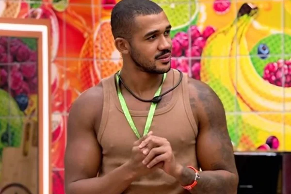 Denunciado por homofobia, ex-BBB Matheus Moreira se manifesta sobre intimação - Metrópoles