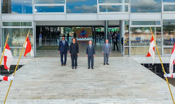O presidente Lula recebe a presidente do Suriname, Jennifer Simons, no Palácio do Planalto.