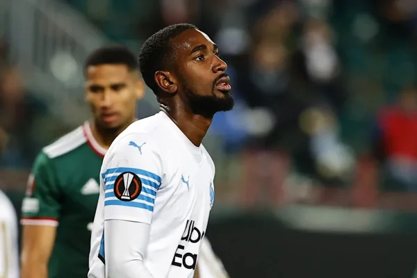 Clima tenso: durante treino, Gerson discute com técnico do Olympique