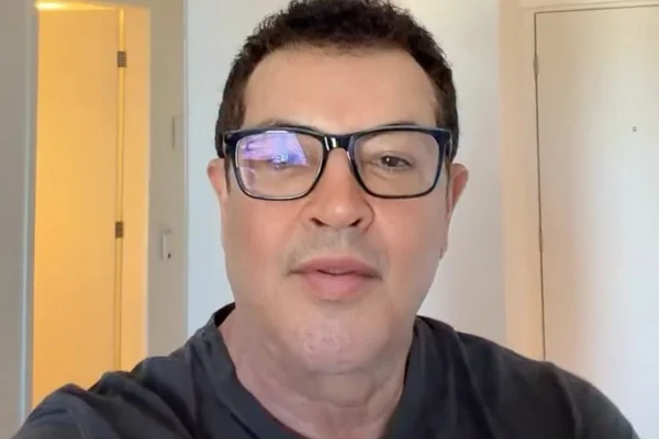 Beto Barbosa choca ao mostrar rosto inchado após plástica: "Novo visual" - Metrópoles