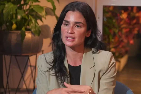 Print de um vídeo colorido de Carol Ribeiro - Metrópoles