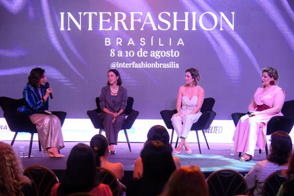 Roda de mulheres no interfashion brasília evento de moda - metrópoles