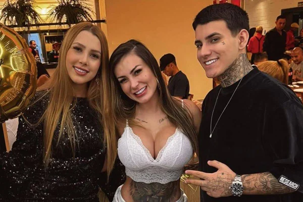 Arthur Urach revela que namorada controla seu Instagram: “É normal”