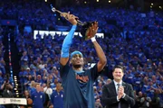 Shai é apenas o terceiro jogador do OKC a conquistar o MVP jogando pela franquia Shai é apenas o terceiro jogador do OKC a conquistar o MVP jogando pela franquia