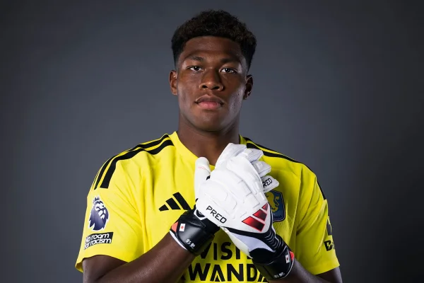 Novo goleiro do Aston Villa, Zion Suzuki