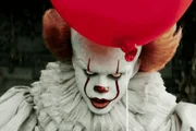 A criatura "Pennywise" é um palhaço que aparece no filme de terror It: A Coisa.