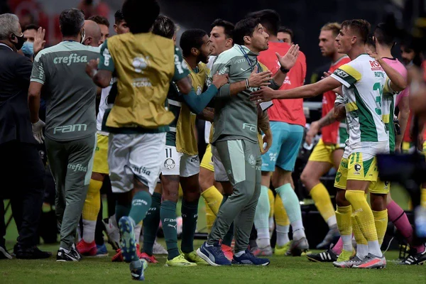 Abel Ferreira em confusão na Recopa Sul-Americana