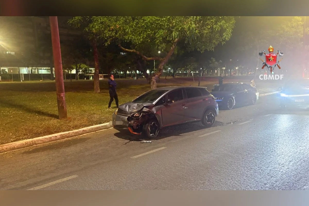 Dois veículos se envolveram no acidente Dois veículos se envolveram no acidente