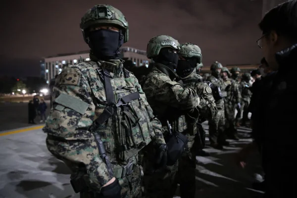 Assembleia da Coreia do Sul vota para suspender lei marcial