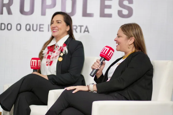 Foto colorida da gravação do videocast Vozes da Engenharia - Metrópoles