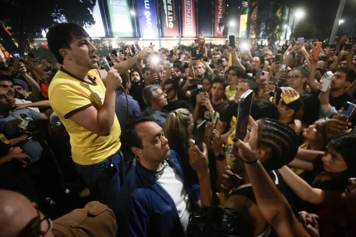 Renan Santos critica uso de Nossa Senhora Aparecida em discursos políticos - imagem 4 Renan Santos critica uso de Nossa Senhora Aparecida em discursos políticos - imagem 4