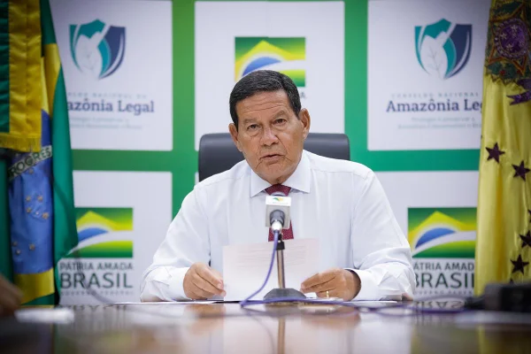Mourão admite possibilidade de “algum racionamento” de energia no país