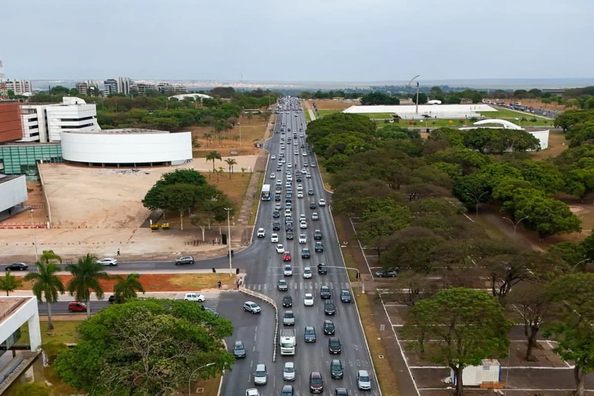 Os semáforos desligados ficam na na altura da CLDF, TJDFT, Palácio do Buriti e do Tribunal de Contas Os semáforos desligados ficam na na altura da CLDF, TJDFT, Palácio do Buriti e do Tribunal de Contas