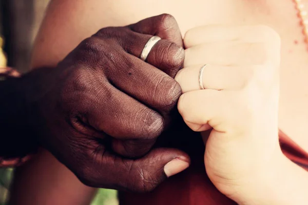 Petição contra o casamento interracial no Brasil será investigada